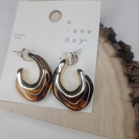 A New Day Gold And Warm Amber Huggie Earrings Vintage 80s Style Bold Chunky NWT - Picture 2 of 10